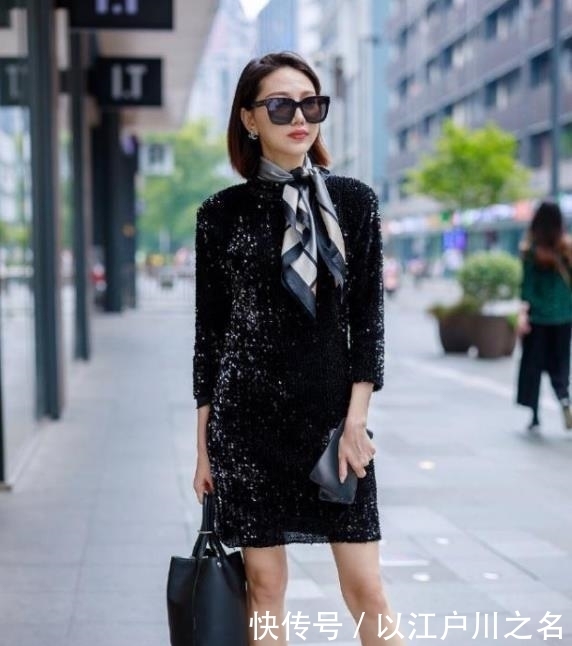 「 美女」紧身裙穿搭，时尚又亮眼！，街拍美女：身材与长相俱佳的小姐姐
