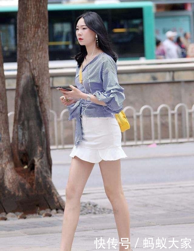 「美女」街拍:第三张姐姐,好性感,美女穿出好身材,大长腿来了!!