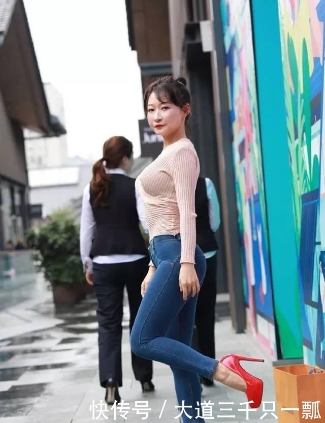  「女人」女人搭配高跟鞋，优雅时尚女人味十足