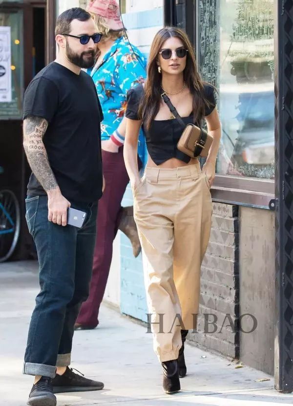 厉害| 今年最最最流行的小方领,时髦的同时居然还能显脸小!