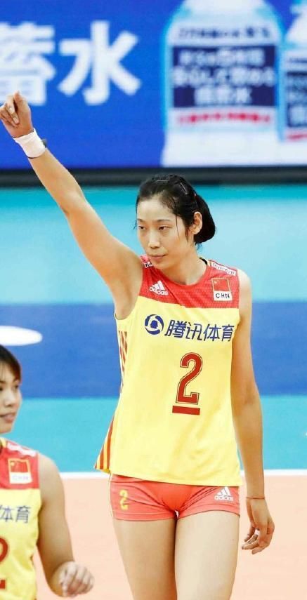  『天赋』从这个角度看朱婷！原地起跳0.76米，身高1米98有天赋更靠努力