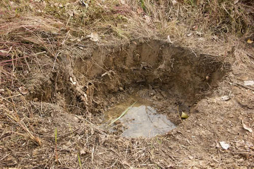  [村民]北方降雨量少却有个水上村，村民开荒种菜，掘地一尺浇水