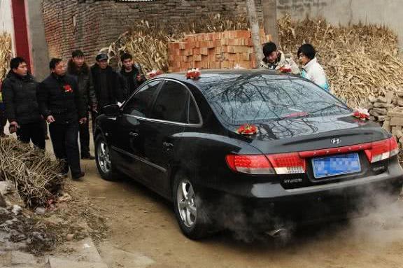 农村再现一“怪象”，有车与没车之间的差距大，网友：都是大实话