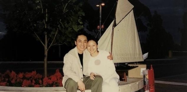  『巩俐』为了巩俐，张艺谋抛弃原配肖华，肖华现在过得怎么样了？