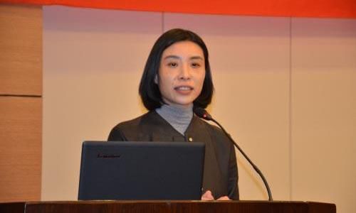 从厂妹到百亿身家，她被称为中国“快递女王”