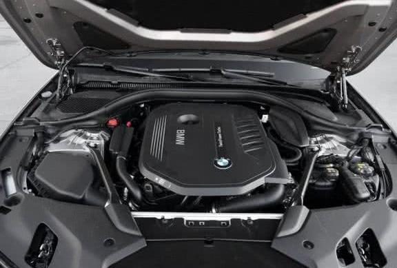 英菲尼迪尴尬了,又一豪车降4万,关键:比奥迪还气派,没白等