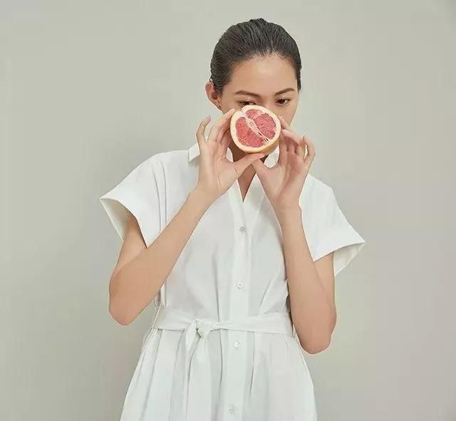 不挑身材的衬衫裙，气质满分