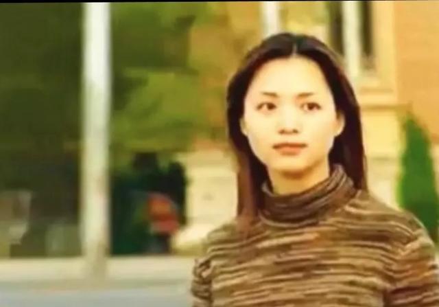  「岁时」董卿20岁时照片曝光，满脸的胶原蛋白，全身散发书香气