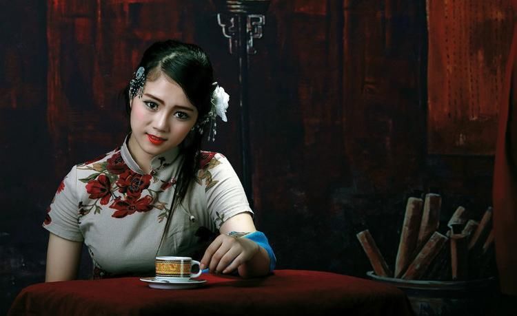 人像摄影：闺房娇花，清秀旗袍