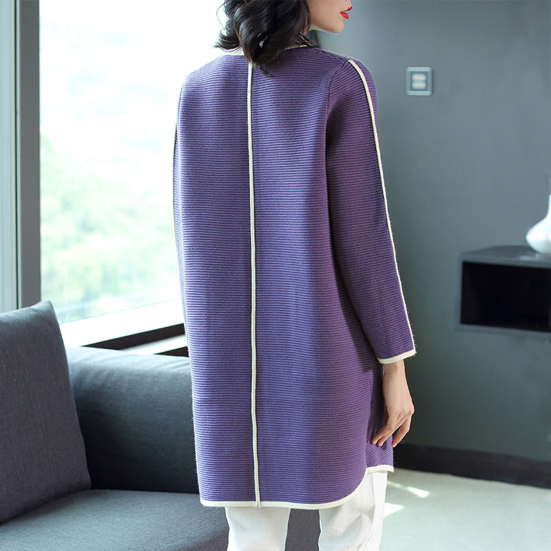 一场秋雨一场凉，到穿外套的时候了，一定要这样穿舒适保暖还洋气