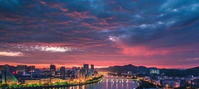  「江西」江西最胆大的城市，没有九江 赣州强，却冲击二线城市，