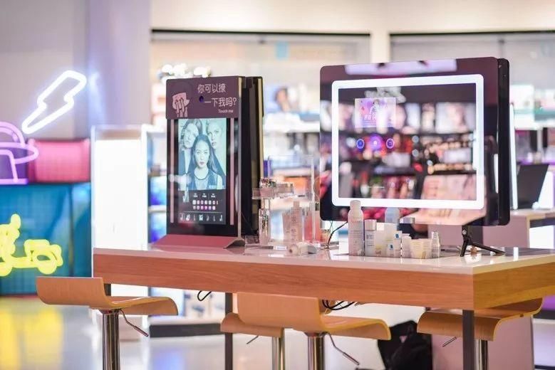 惊讶| 热Skr人的夏天，景甜居然用爽身粉当防晒?!