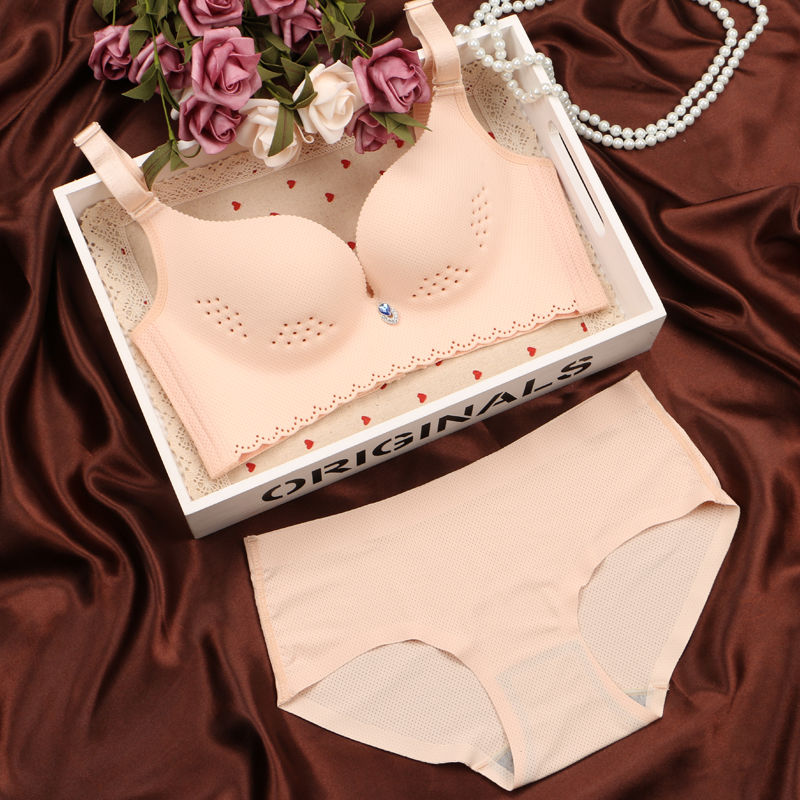 万万没想到，入秋后文胸潮流居然是这样，令人爱不释手