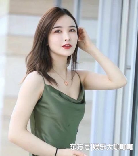 \"l5\": \"街拍:美女穿出清爽也是美\"街拍:名嫒美姝的小姐姐,一条红色的连衣裙,时尚清爽气质迷人