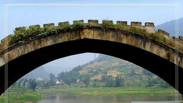 带你走进四川的这座彩虹桥，修建于清朝1866，距今已有153年历史