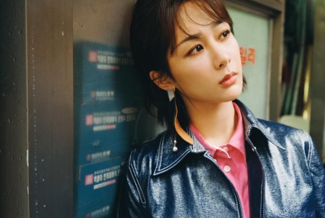 杨紫长发到短发的蜕变,发文:曾经长发的我!粉丝却劝她穿好衣服