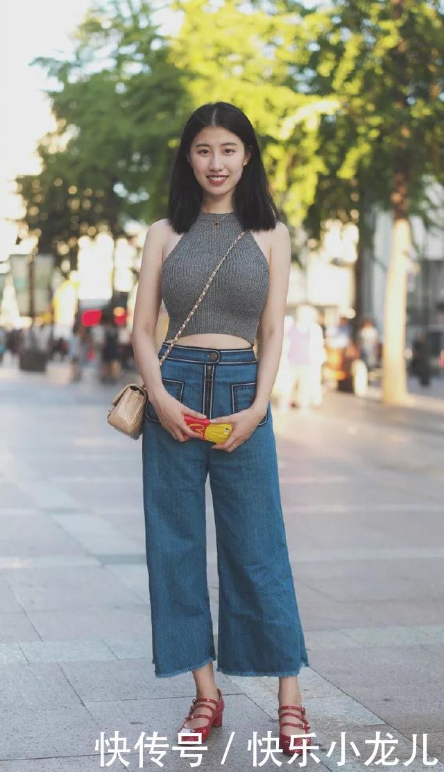  『下半身搭配』美女脚上一双尖头的高跟鞋，显得优雅更时尚，散发出无限的魅力
