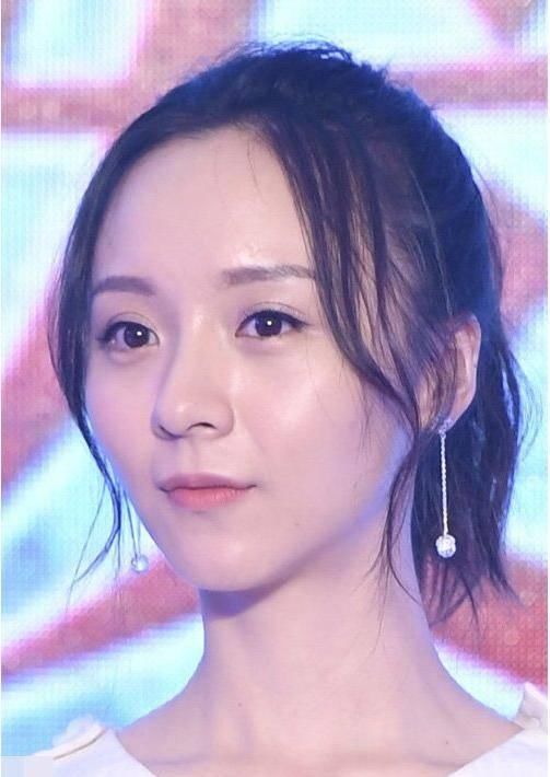 【发型设计】头大脸大女生适合什么刘海?缩放脸型的刘海,新颖独特美