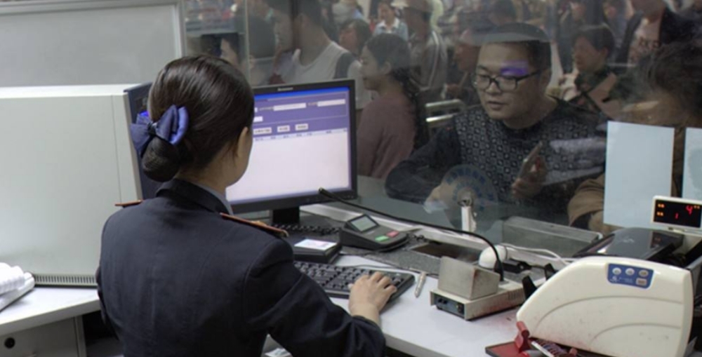  【出站】为何有人宁愿排长队取火车票，也不愿意刷身份证进站？