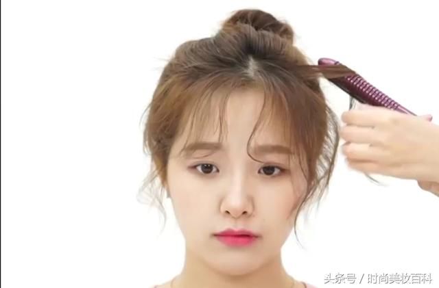 美妆教程夏日里三种适合女生的发型，分分钟就能搞定