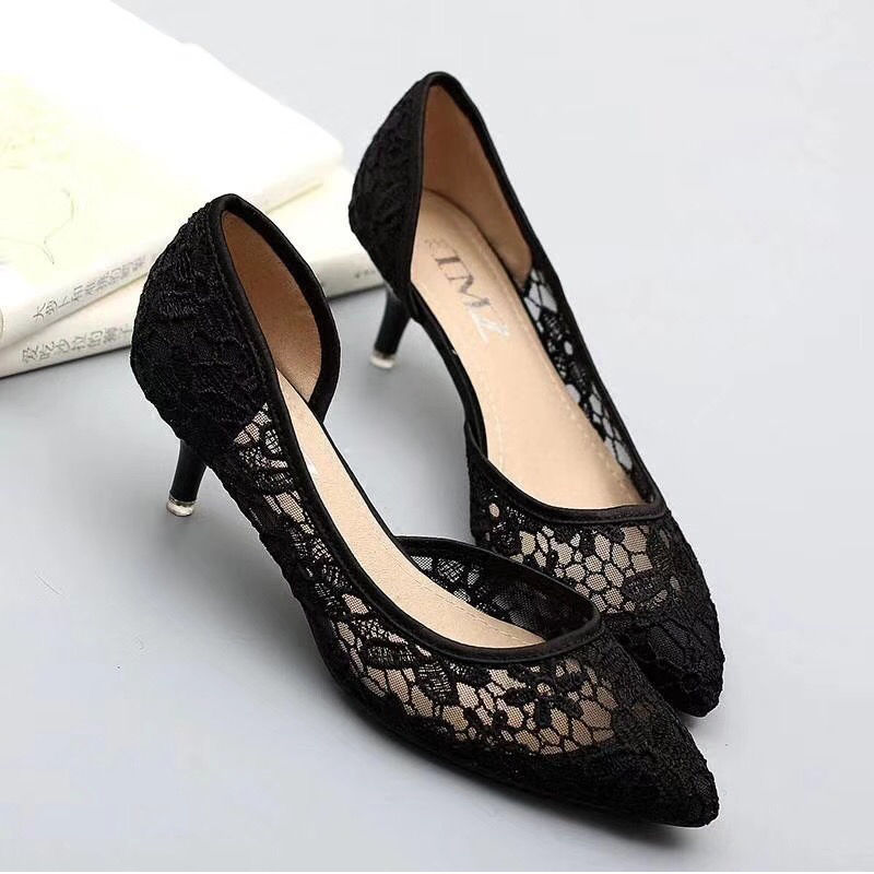 还穿土气的高跟鞋?今年都流行这样的“拖跟鞋”，比高跟鞋洋气