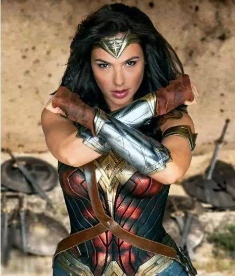 别再说张雨绮身材走样了,光看她的腿男人都要怀疑人生