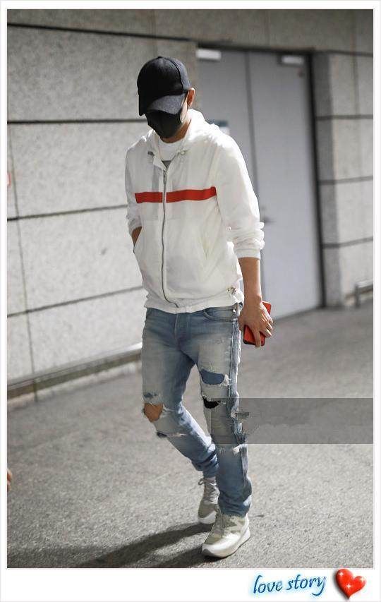 看了罗晋的穿着打扮，再看看唐嫣的穿着打扮，网友:配一脸