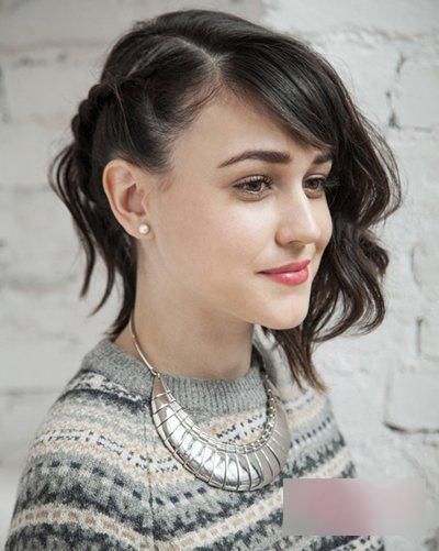 及肩中长发梳背头步骤图解轻松度过尴尬期！