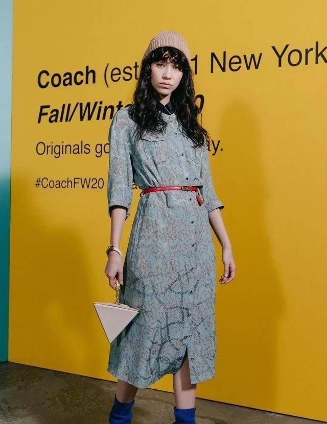  碎花：“东洋好肉体”水原希子登台，一身碎花裙可爱俏皮，国宝女孩