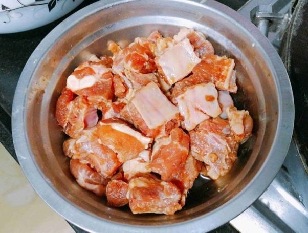  [香肉]1块南瓜2根排骨，不用炸不用炒，放在锅里蒸一蒸，骨香肉嫩味香浓