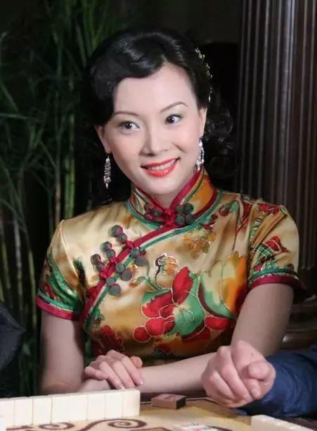 41岁的旗袍女王,优雅和精致的陈数几乎让女人汗颜