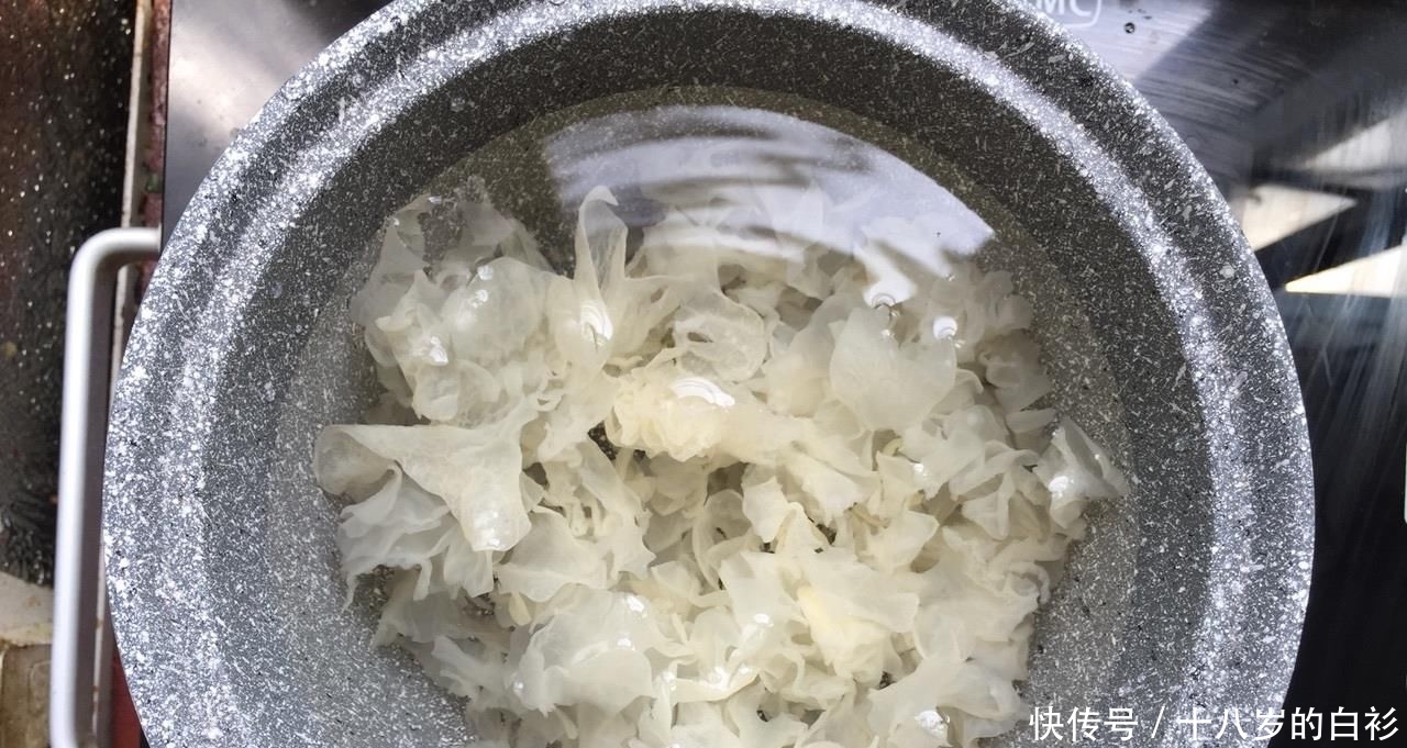  『皮肤』银耳汤中加点“它”，美白淡斑有奇效，坚持15天，皮肤白皙水嫩！