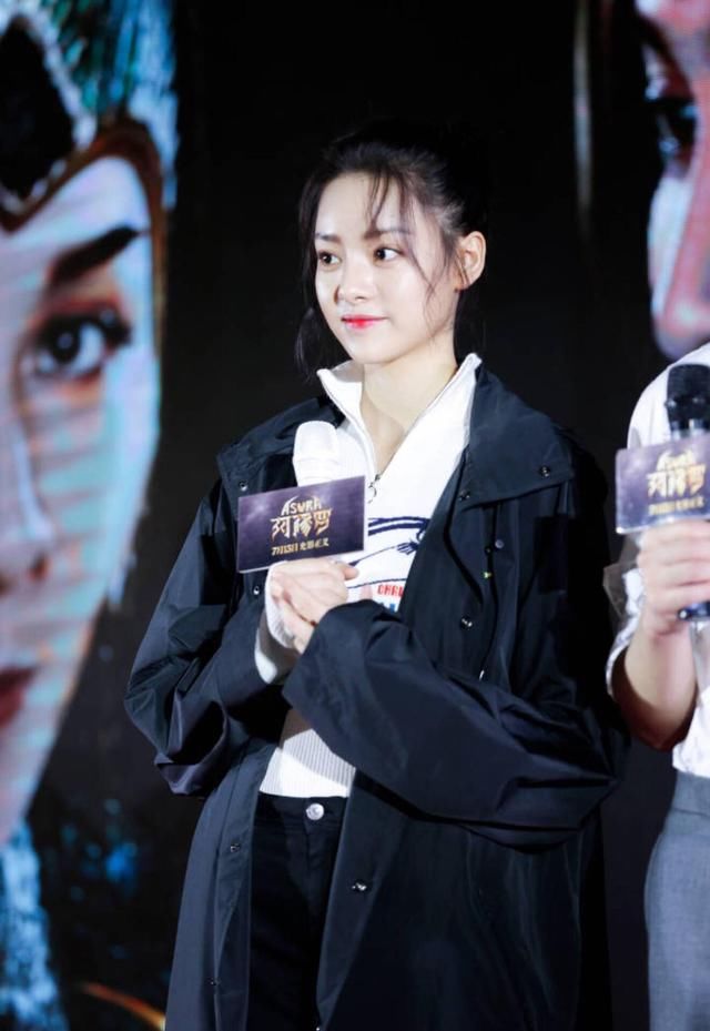 追《阿修罗》学张艺上凹单品，这个秋天又有的穿了！