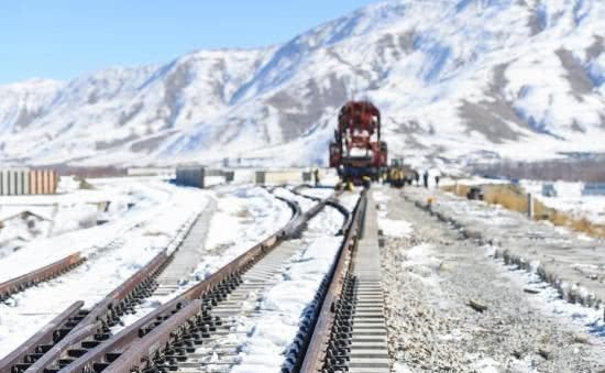  全长@中国在建“最难建的铁路”，全长1838千米，一路美到仙境