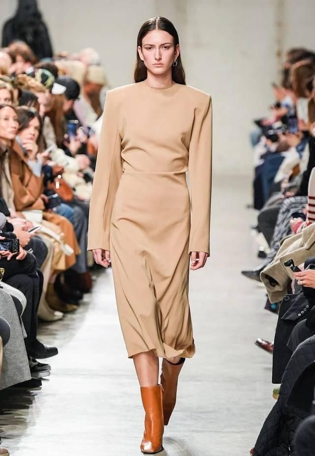  色彩：时装展最靓话题：这8大颜色夫人夫人太炫了，美哭！！