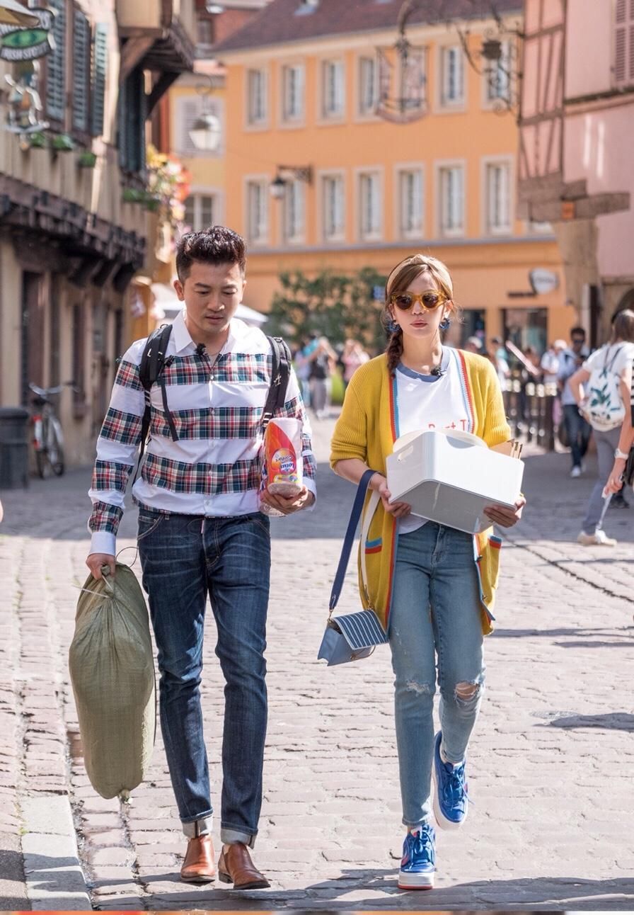 赵薇迷之喜爱厚底鞋，五千块一双鞋直接买两双，果然有钱任性啊!