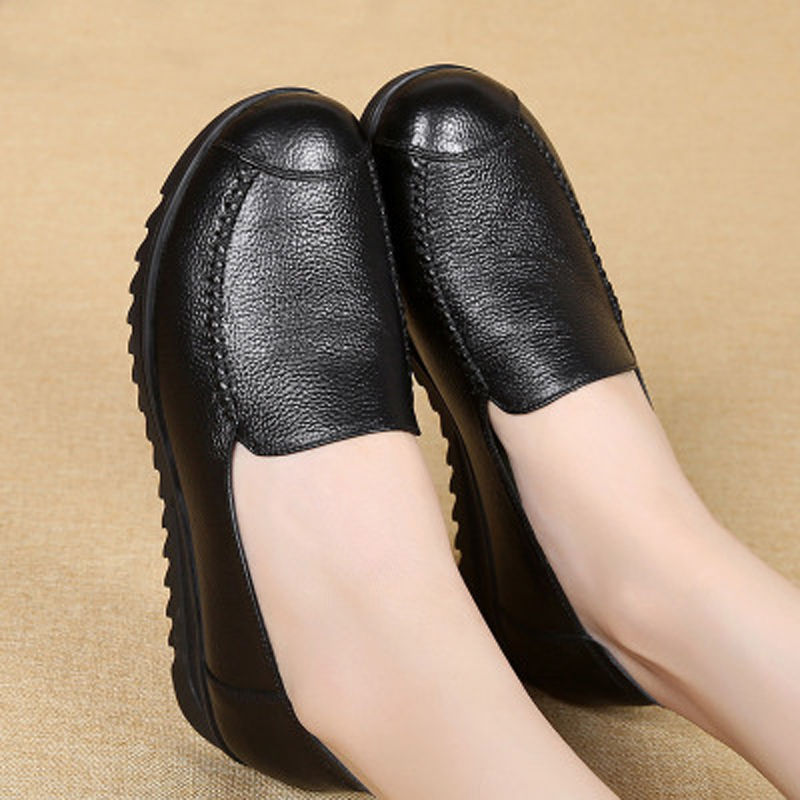 女人别老穿高跟鞋了，先时兴“平底鞋”舒适不臭脚，行走0负担