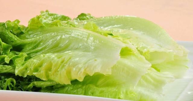  「蔬菜」是不是很多观赏鱼都爱吃水果蔬菜，需要定期给它们投喂一些吗？