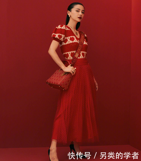 被杨颖的腹肌给吓到了，一直有点微胖的她，这下可以穿得很惊艳了