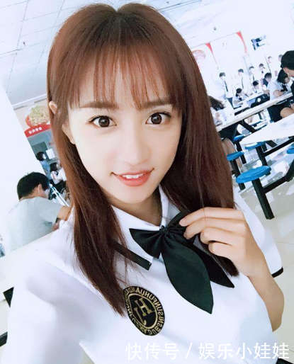 二十岁的齐刘海,关晓彤甜美,鞠婧祎文艺,但都输给了最后一位!