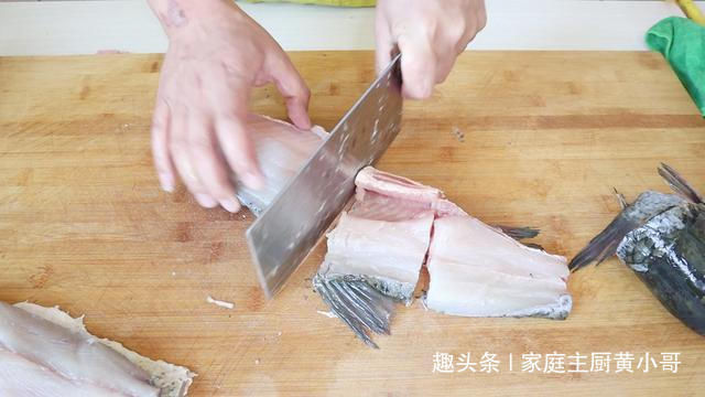  「详细」爱吃水煮鱼不会做，大厨详细教你做法步骤，20块钱本钱够全家人吃