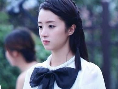 迪丽热巴晒照片秀清纯，不料却被胡冰卿晒出的照片给打败了