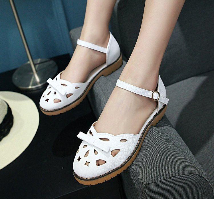 今年夏天给你的脚丫放个假，换掉累脚的高跟鞋，凉鞋能让你更好看