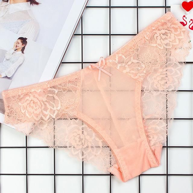 80后的我，莫名的就喜欢上了蕾丝三角裤，也许这才是适合的年龄