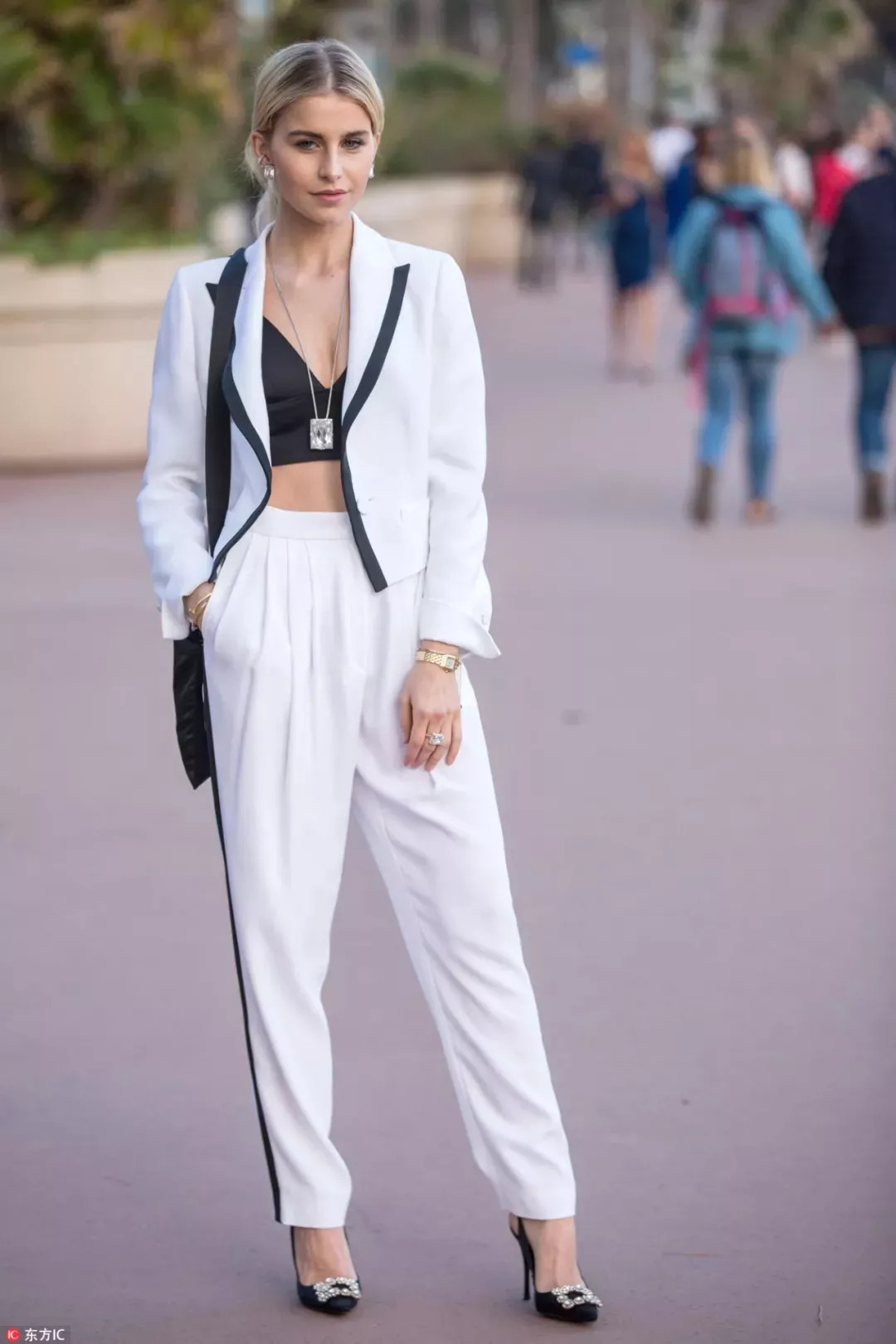 开学了，今年流行的校服裤又更新了！谁穿谁好看！