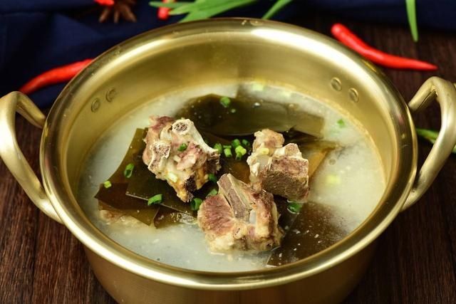  『好喝』教你做营养美味的海带土豆排骨汤，香气四溢超好喝，孩子们超喜欢