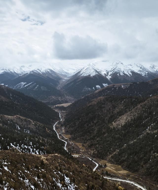 红军长征路上翻越了多少座雪山？