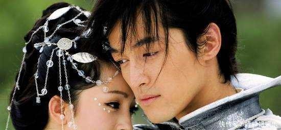 杨幂出面证实双胞胎, 刘恺威表情神秘 网友 头上发着绿光!