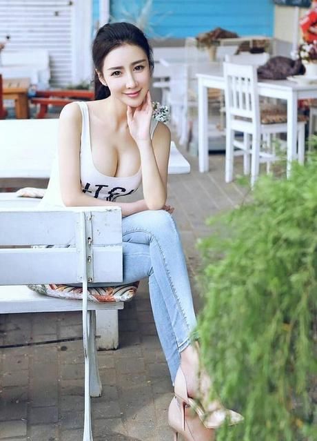 气质女神紧身裤诱惑，火热情怀燃烧你的激情！