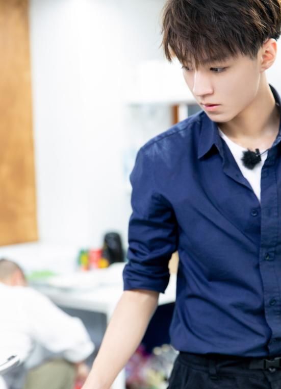 王俊凯随意的抓拍，都是如此的帅气